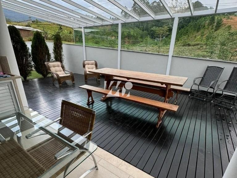 Casa em Caldas da Imperatriz, Santo Amaro da Imperatriz. 3 quartos, 217m². Imagem 16 de 19